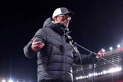 Klopp 'van nài' BTC và nhà đài ngừng vắt kiệt sức cầu thủ
