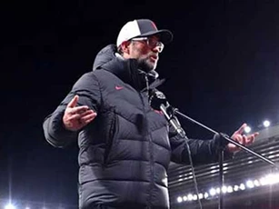 Klopp 'van nài' BTC và nhà đài ngừng vắt kiệt sức cầu thủ