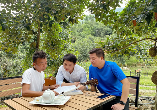 Việt Hoàn tập nhạc ở trang trại 10.000 m2