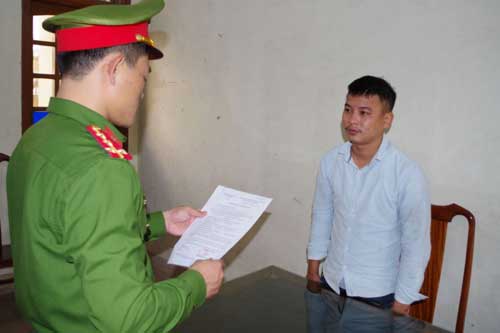 Hà Tĩnh: Khởi tố nghịch tử cứa cổ bố đẻ vì bị nhắc nhở uống rượu quậy phá