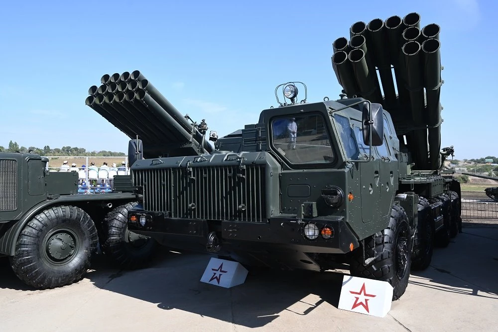 Tổ hợp pháo phản lực phóng loạt Tornado-S của Nga. Ảnh: TASS.