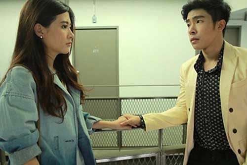 Nhìn bát cháo chồng mang vào cho vợ, tôi giận dữ hất đổ rồi bỏ về nhà ngoại, hai hôm sau anh năn nỉ đón về với lý do khiến tôi muốn "bùng nổ"