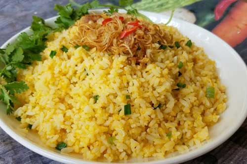 Cách làm cơm chiên trứng chỉ mất 10 phút vẫn ngon như nhà hàng