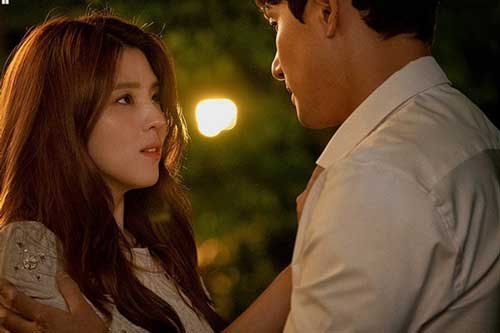 Ngày ra tòa, chồng thở phào nhẹ nhõm: 'Thoát được cô là cái phúc của tôi', ai ngờ tình thế lật ngược hoàn toàn vào một đêm mưa gió 3 năm sau