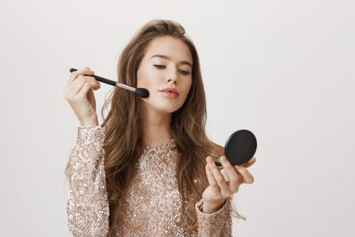 6 mẹo trang điểm “không thể không biết” cho nàng da dầu