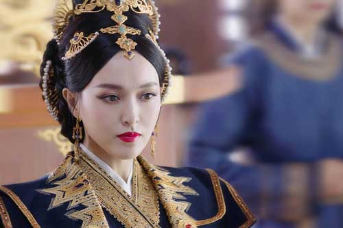 Yến Vân Đài: Loạt ảnh làm Thái Hậu của Đường Yên, môi đỏ mặt láng mịn cực kỳ xinh đẹp