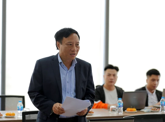 Ông Võ Đăng Thiên - Phó Tổng biên tập Báo VietNamNet phát biểu tại Tọa đàm.