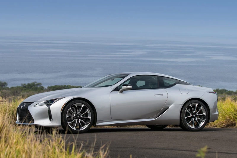 4. Lexus LC 500 2021 (giá khởi điểm: 92.950 USD).