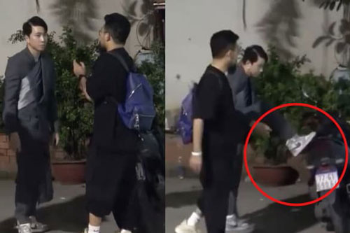 Karik lập tức xin lỗi khi bị chỉ trích vì hành động kém duyên gác chân lên xe người lạ cột dây giày