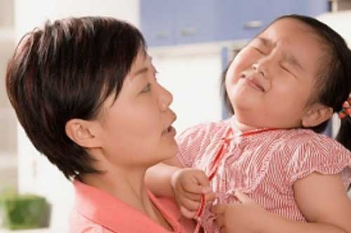 Con chưa đủ 3 tuổi, 3 kiểu người này dù thân đến mấy cũng nên tránh tiếp xúc