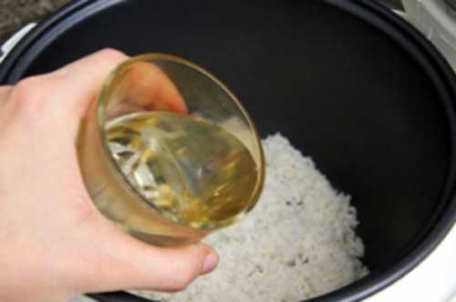 Không phải nước lã, dùng thứ nước này nấu cơm vừa tăng độ thơm ngon lại ngăn ngừa khối u đường tiêu hóa