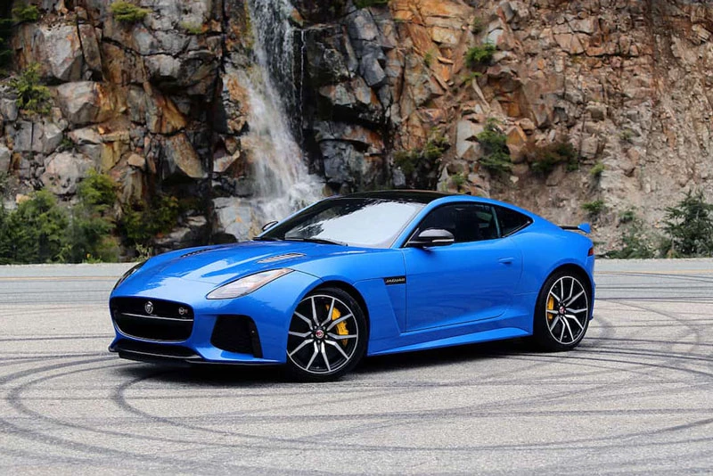 9. Jaguar F-Type SVR 2020 (giá khởi điểm: 123.600 USD).