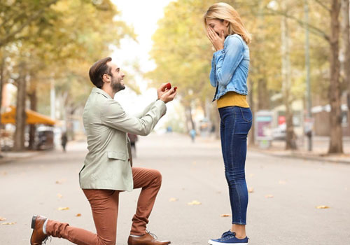 Tarot: Tại sao bạn trai mãi vẫn chưa ngỏ lời cầu hôn bạn?