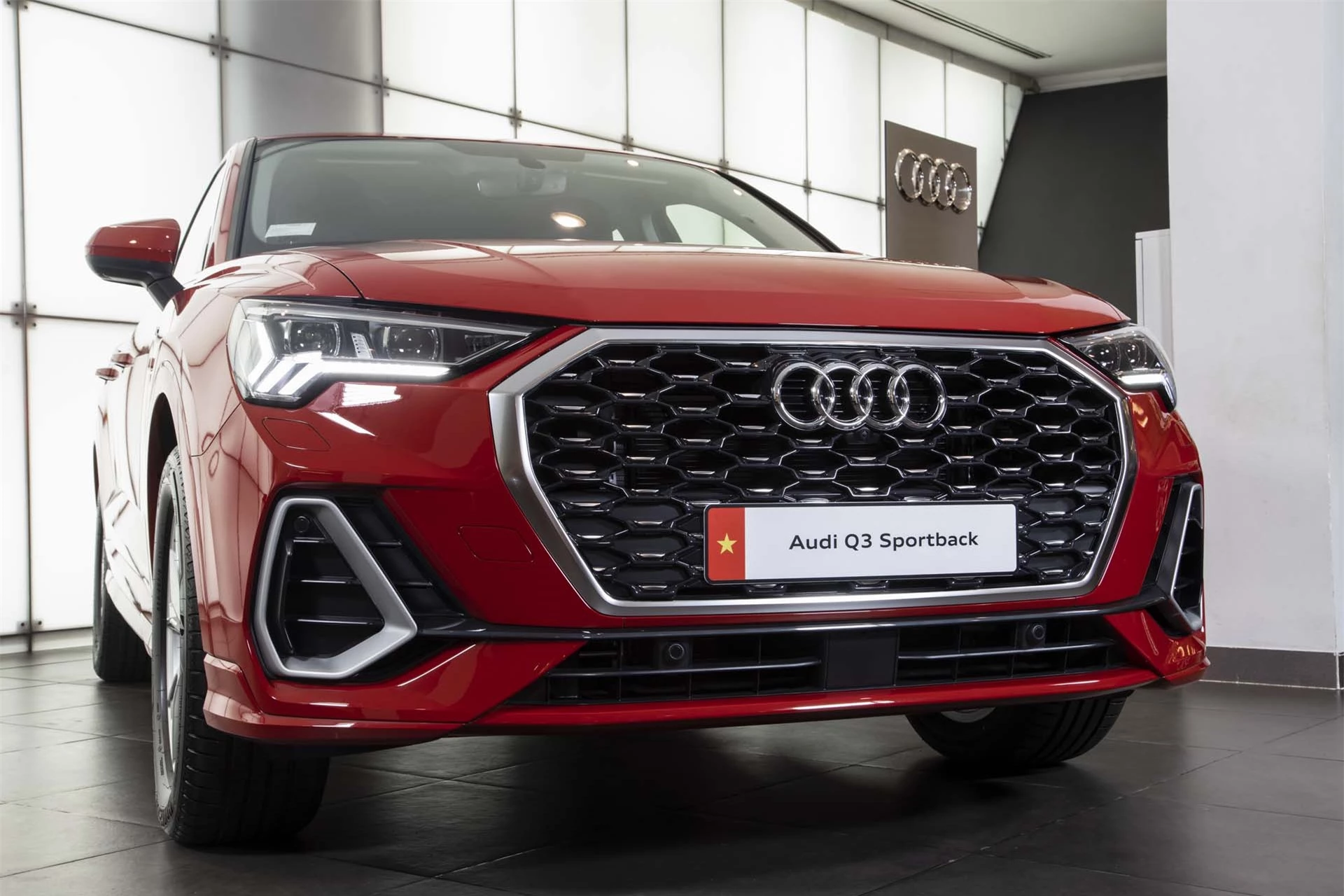 Đầu xe Audi Q3 Sportback