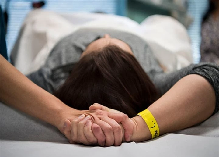 Cô gái 24 tuổi bị cắt bỏ tử cung, cảnh báo những hành vi của đàn ông có thể gây hại cho phụ nữ - Ảnh 1.