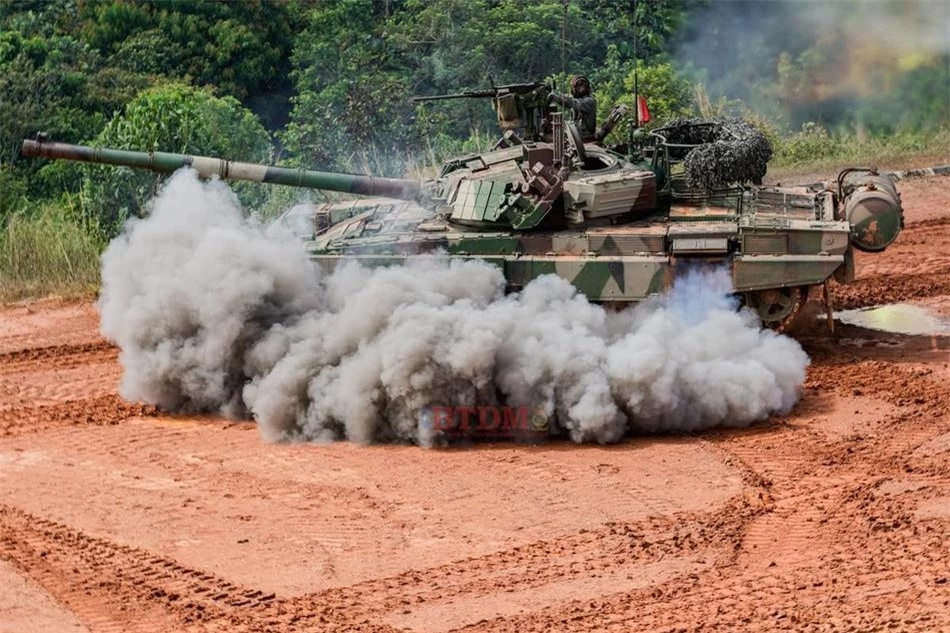 Mãn nhãn màn khai hỏa của ‘vua tăng’ PT-91M Pendekar Lục quân Malaysia