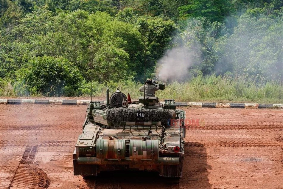 Mãn nhãn màn khai hỏa của ‘vua tăng’ PT-91M Pendekar Lục quân Malaysia