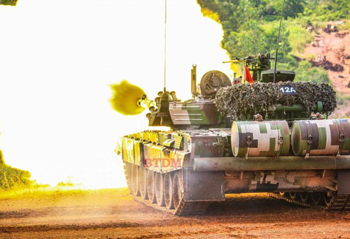 Mãn nhãn màn khai hỏa của ‘vua tăng’ PT-91M Pendekar Lục quân Malaysia
