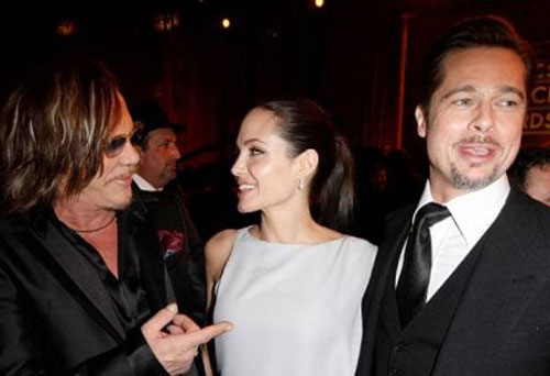 Angelina Jolie lên kế hoạch hẹn hò với bạn cũ của Brad Pitt để 'xát thêm muối' vào vết thương của anh?