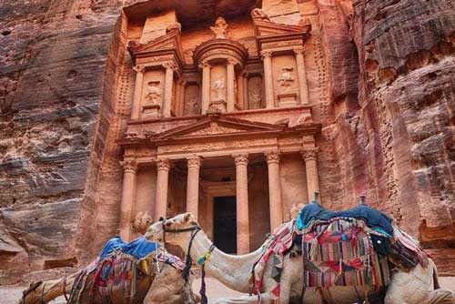 Độc đáo khách sạn bên dưới lòng đất giữa sa mạc Ả rập