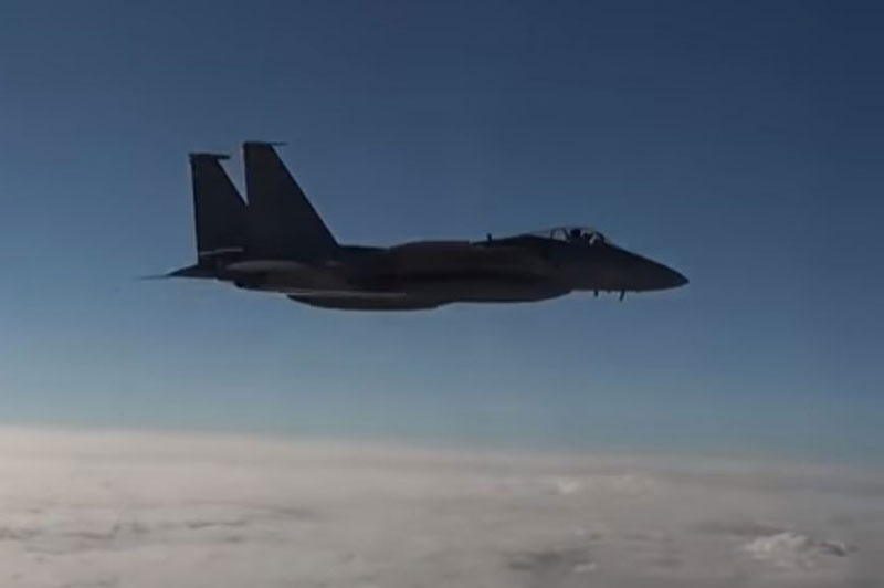F-15 của Mỹ gặp nạn khi cố đánh chặn máy bay Nga