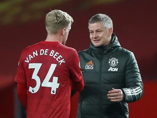 2 sao Man Utd thích nghi với 'bài lạ', Solskjaer mừng ra mặt