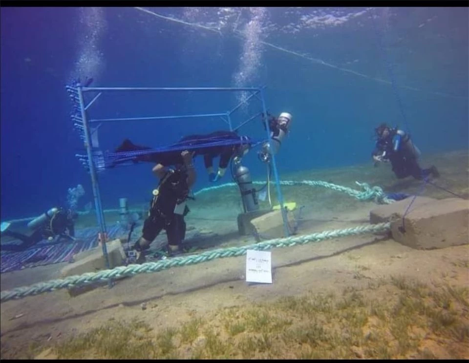 Thợ lặn Ai Cập lập kỷ lục sống 6 ngày liên tục ở dưới nước