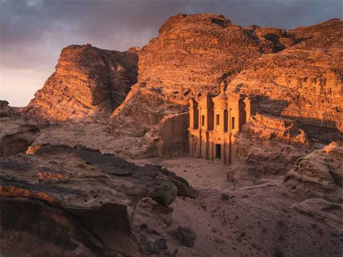 Độc đáo khách sạn dưới lòng đất ở giữa sa mạc Ả rập