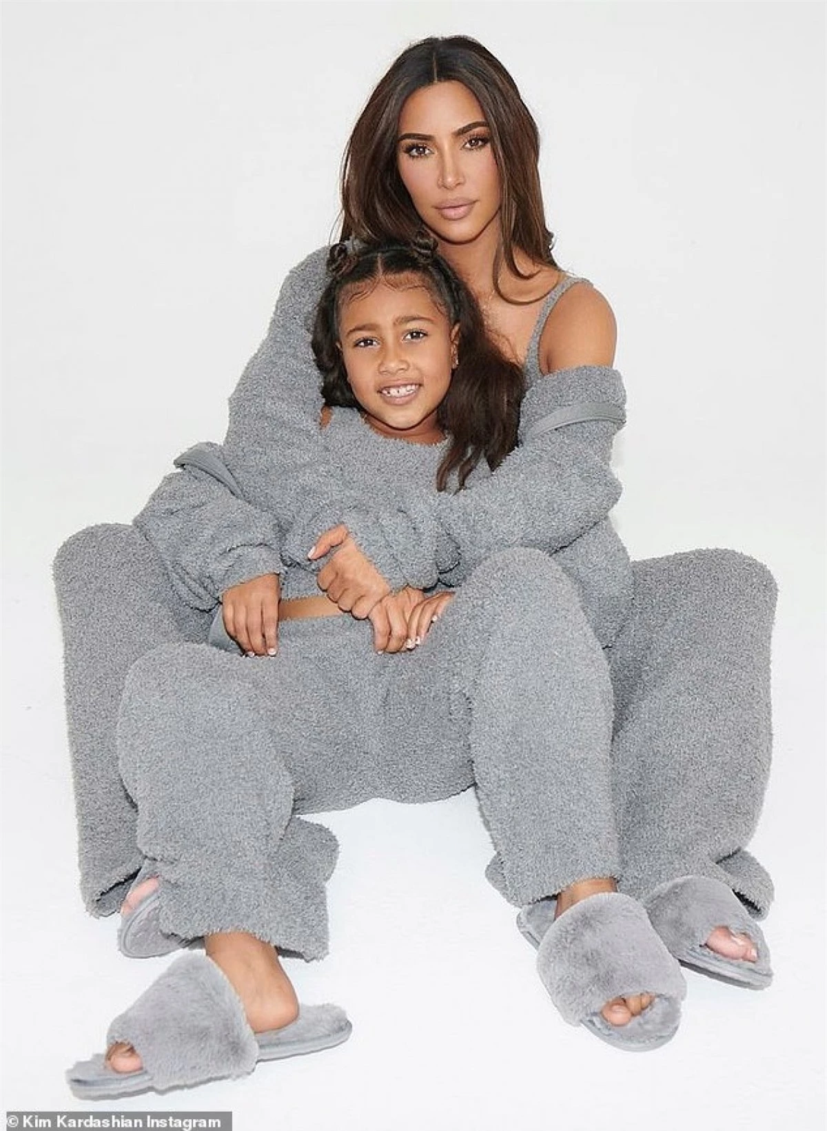 Kim Kardashian vừa ra mắt sản phẩm thời trang mới dành cho trẻ em.