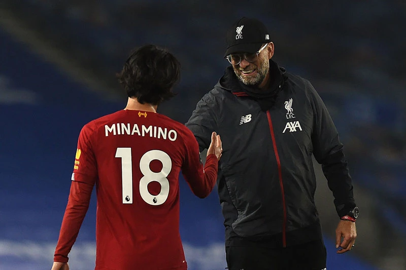 HLV Klopp và Takumi Minamino.