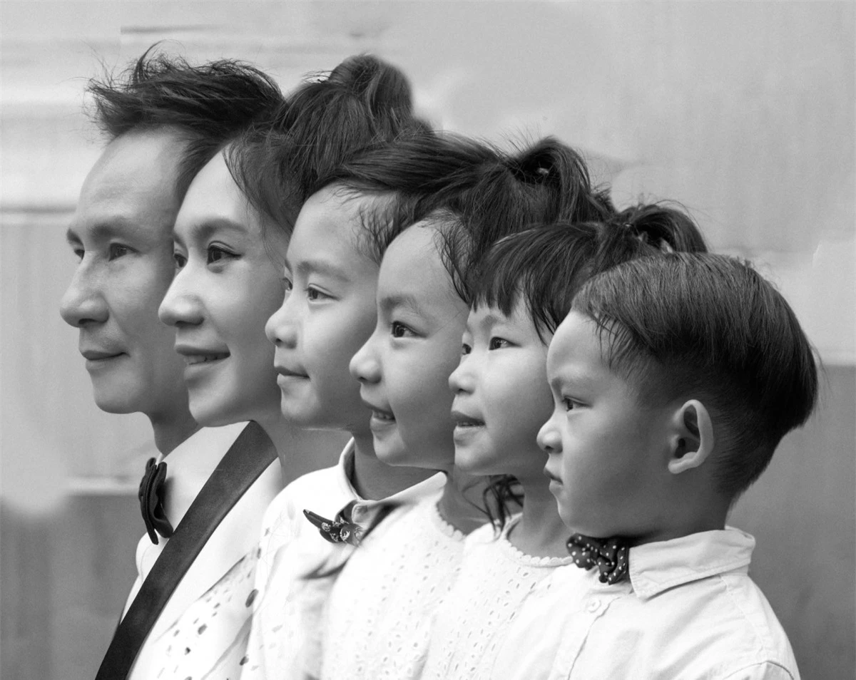 Mới đây, cặp đôi đẹp của showbiz Việt là Lý Hải - Minh Hà đã kỷ niệm 10 năm ngày cưới bằng bộ ảnh gia đình tràn ngập hạnh phúc.