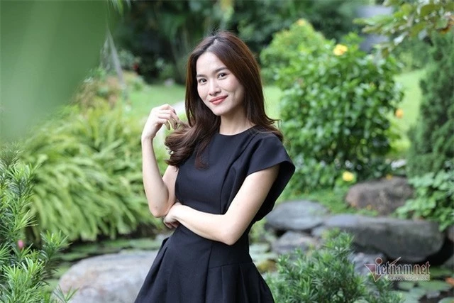 MC Mai Trang VTV: Nhiều người khuyên tôi lấy chồng giàu là xong - Ảnh 2.