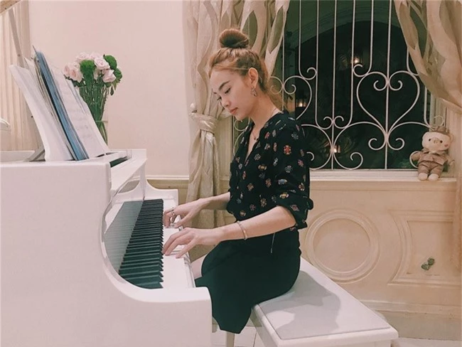 Chiếc piano người bạn thân thiết của nữ ca sĩ