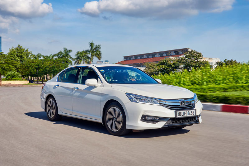 Honda Accord giảm 150 triệu đồng, quyết đấu với Toyota Camry