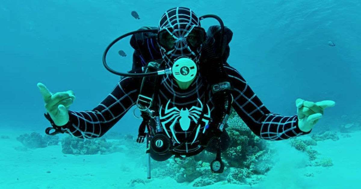 Chuyện lạ: Thợ lặn Ai Cập lập kỷ lục sống 6 ngày liên tục ở dưới nước