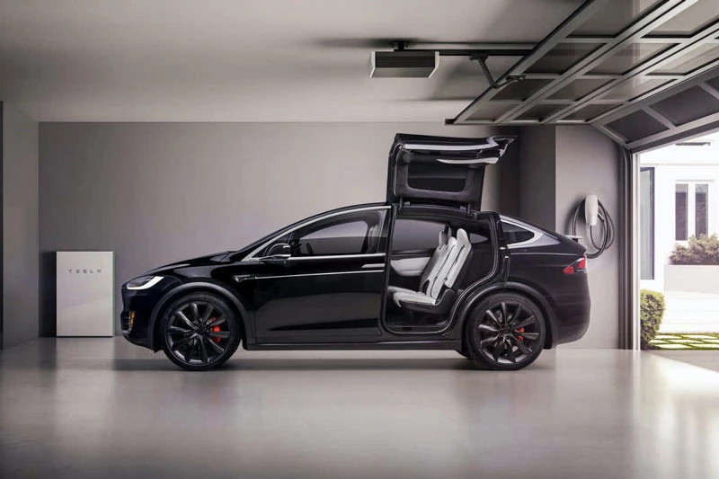 1. Tesla Model X 2020 (thời gian tăng tốc từ 0-96 km/h: 2,6 giây).