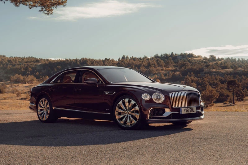 1. Bentley Flying Spur 2020 (vận tốc tối đa: 333 km/h).