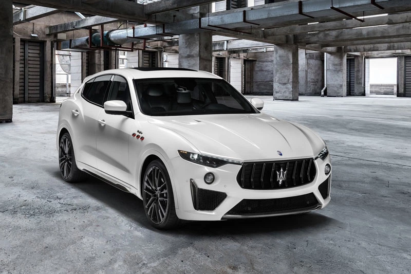 =8. Maserati Levante Trofeo 2021 (thời gian tăng tốc từ 0-96 km/h: 3,7 giây).