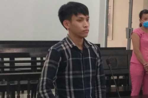 Mâu thuẫn khi gọi điện thoại, một người bị đâm