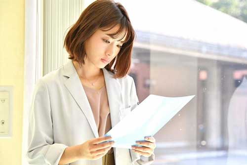 Tự tay đỡ đẻ cho cô bạn thân quá lứa lỡ thì, tôi giật mình khi nhìn khuôn mặt đứa bé