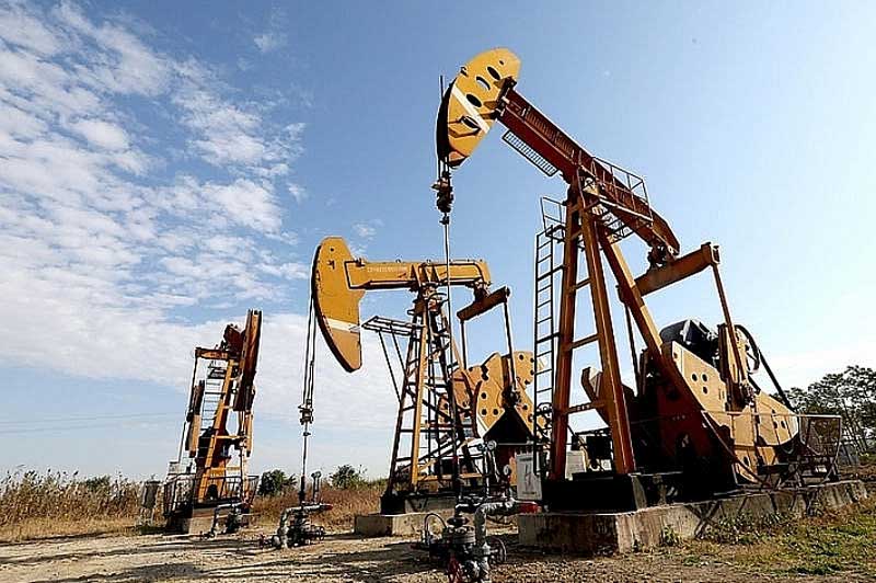 Giá xăng, dầu (26/11): Tiếp tục tăng mạnh