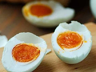 Cách làm trứng vịt muối siêu nhanh và ngon