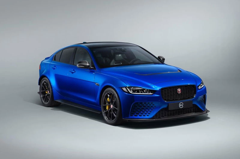 4. Jaguar XE SV Project 8 2020 (vận tốc tối đa: 322 km/h).