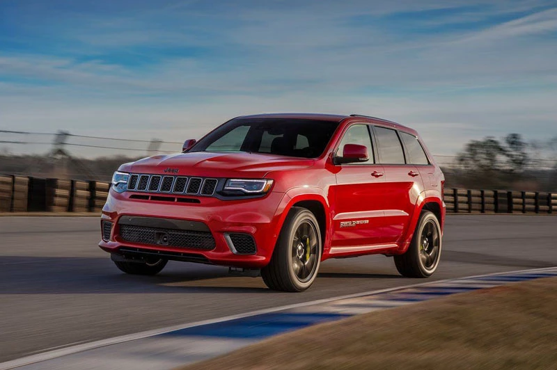 =2. Jeep Grand Cherokee Trackhawk 2021 (thời gian tăng tốc từ 0-96 km/h: 3,5 giây).