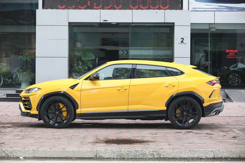 =2. Lamborghini Urus 2020 (thời gian tăng tốc từ 0-96 km/h: 3,5 giây).