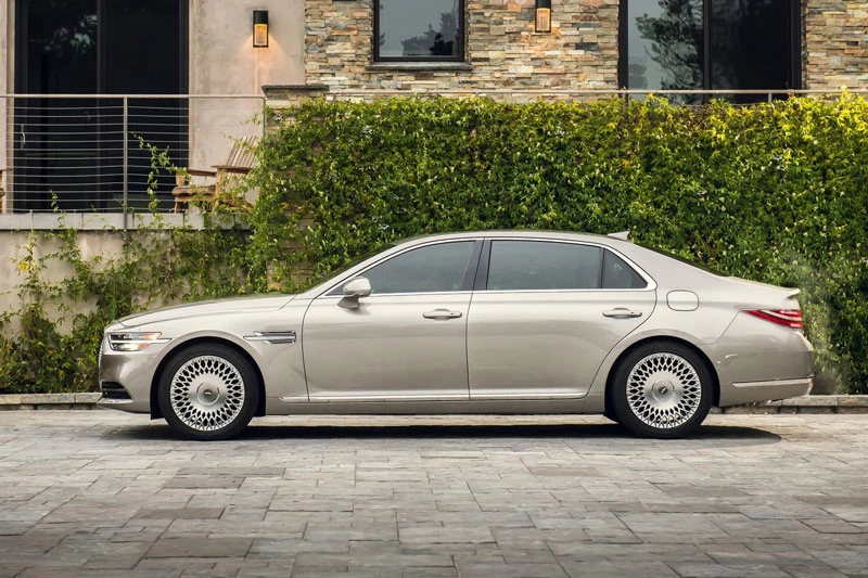 7. Genesis G90.