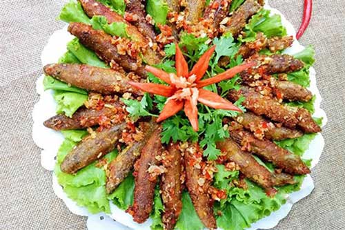 Cách làm cá bống chiên cay đậm đà, đưa cơm