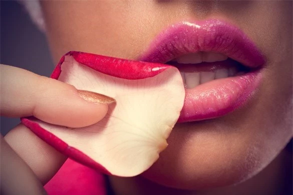 Bí quyết làm đẹp cho đôi môi phụ nữ là hãy tẩy da chết cho nó thường xuyên