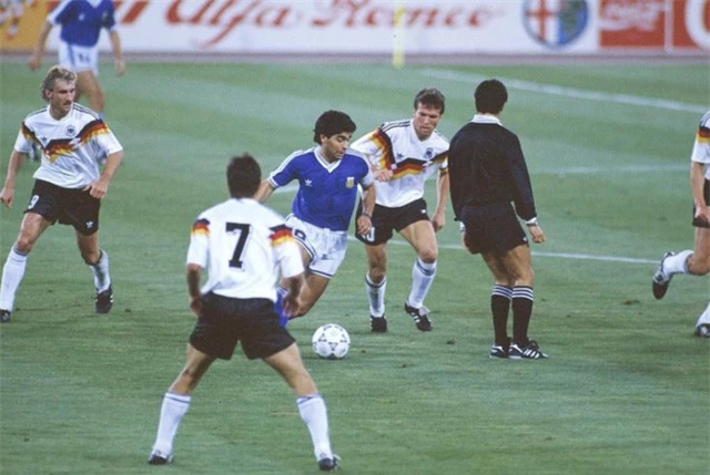 Diego Maradona - Tiểu sử và thành tích của “cậu bé vàng” Argentina - Ảnh 12.