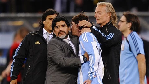 Messi thương tiếc huyền thoại Maradona qua đời